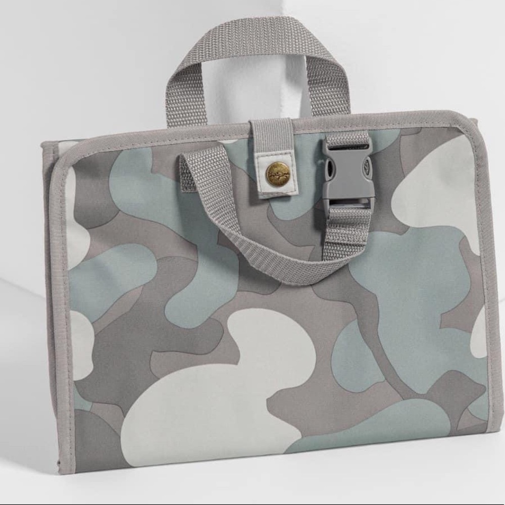 NWT Thirty-One fold and hang travel organizer